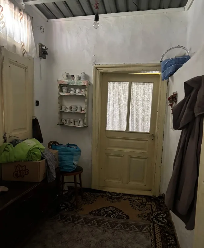 De vanzare casa batraneasca teren 1 400 mp - Barbatescu comuna Axintele