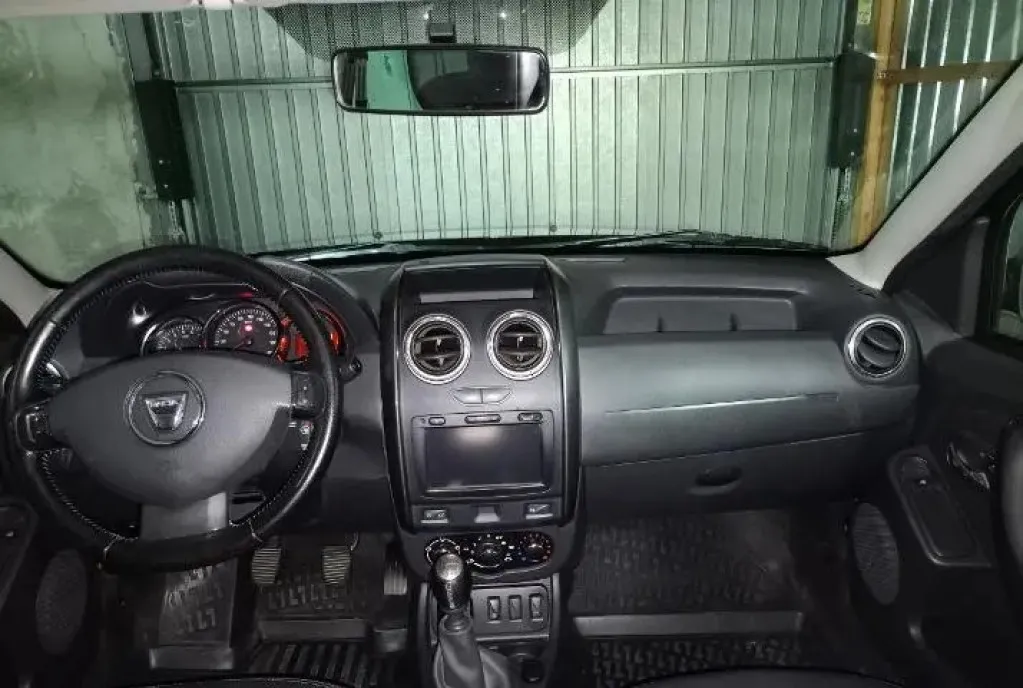 Dacia Duster 1 5 110 cp - an 2015 7 200 eur