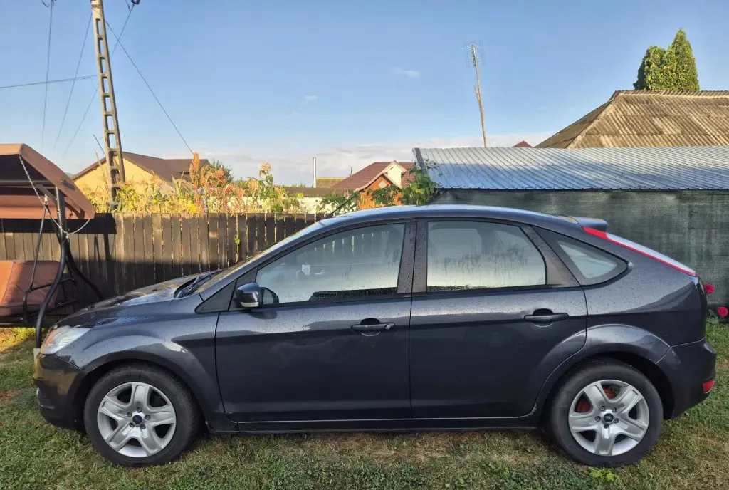 Ford Focus 2 1 6 2011 3 100 eur