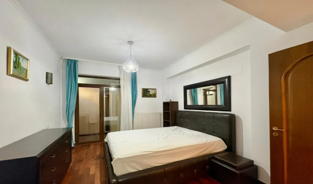 Bazilescu Apartament 3 camere 104 mp cu parcare si curte