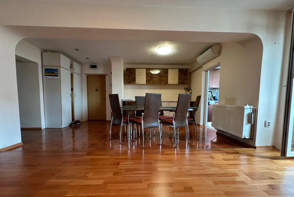 Apartament 3 camere cu suprafata totala 80 55 mp Zona Calar