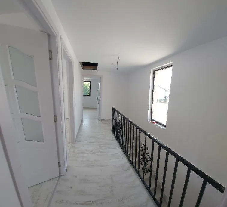 Teren 470 mp single P 1E Pod 4 camere 2 bai finisaje la alegere
