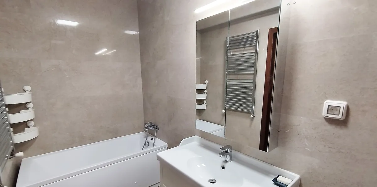 3 camere decomandat bloc nou curte proprie 30 mp boxa 25 mp Tineretului