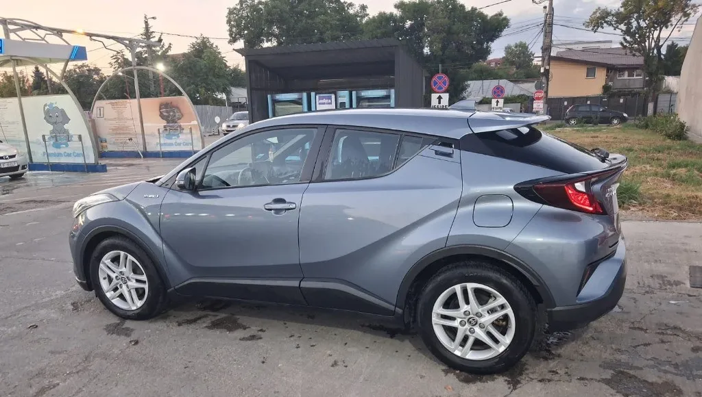 Toyota C-HR an fabricatie 2020 1 8 Hybrid cutie automata 63 448 km 19 500 eur