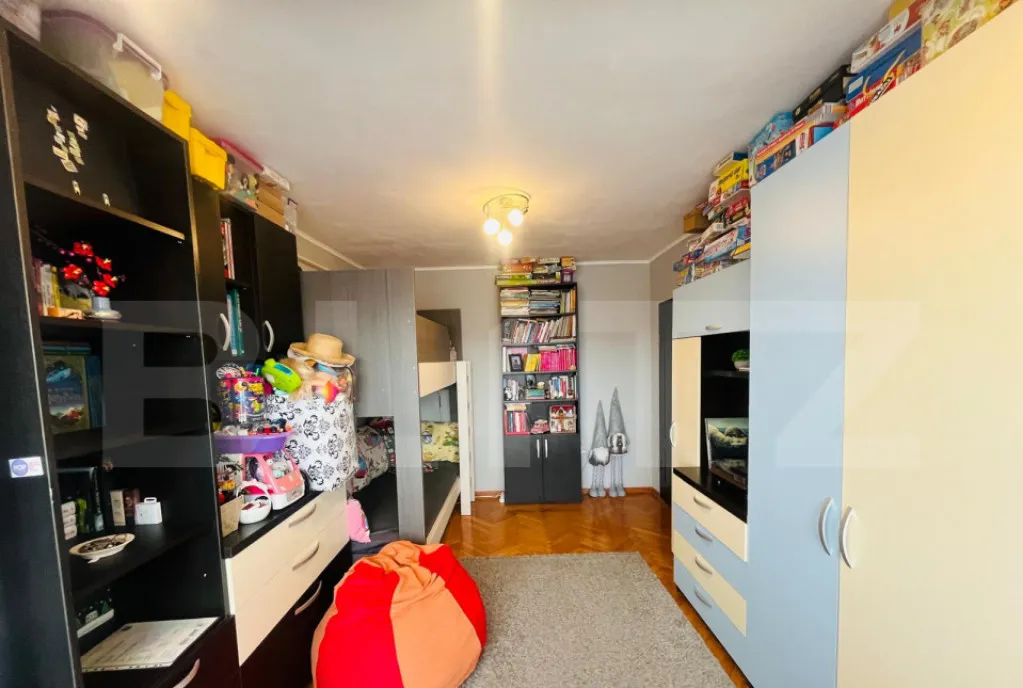 Apartament decomandat de vanzare zona Rogerius