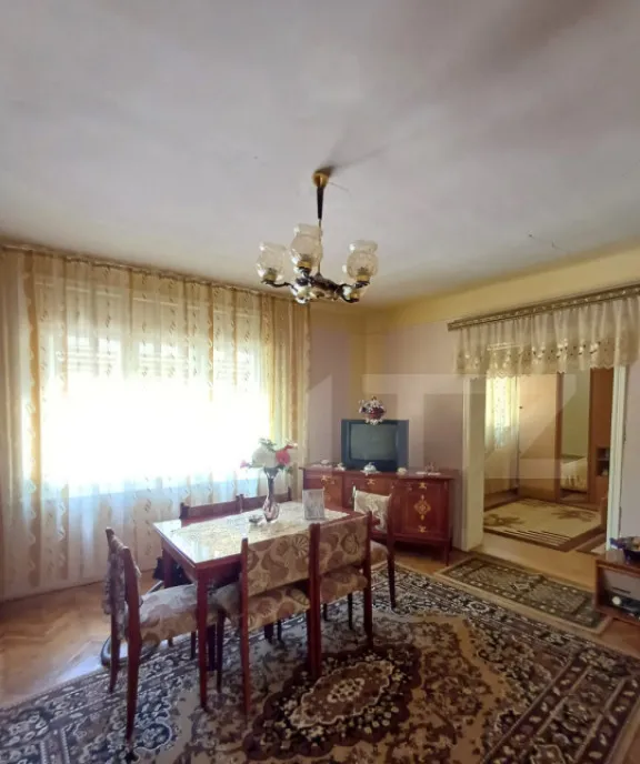 Apartament decomandat de vanzare zona Rogerius