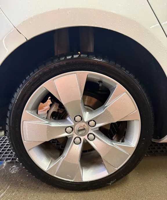 Volvo V40 Inscription 11 000 eur