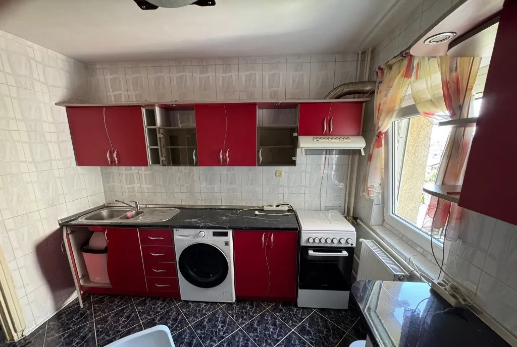 Inchiriez apartament 3 camere bd Constantin Brancoveanu