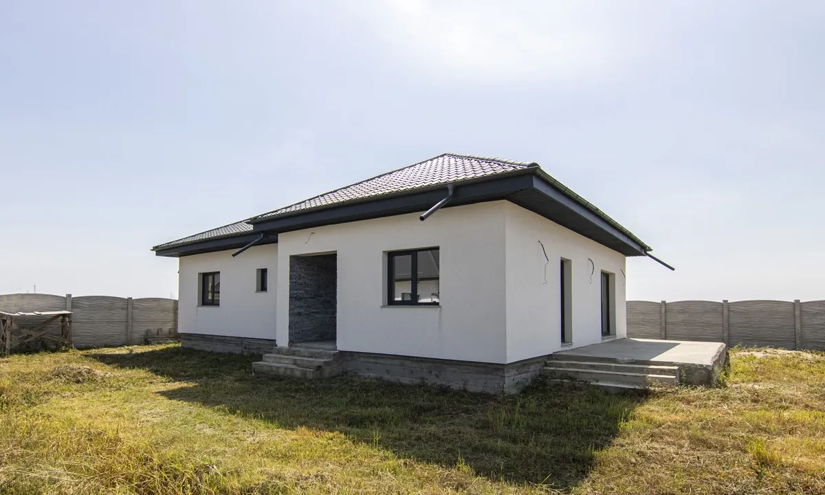 Sabareni casa noua parter mansarda 4 camere 2 bai