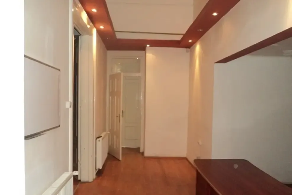 Apt 5 camere renovat 181mp Timisoara 388 000euro