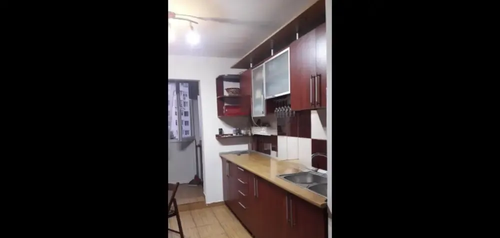 Inchiriez apartament 3 camere 70mp Berceni