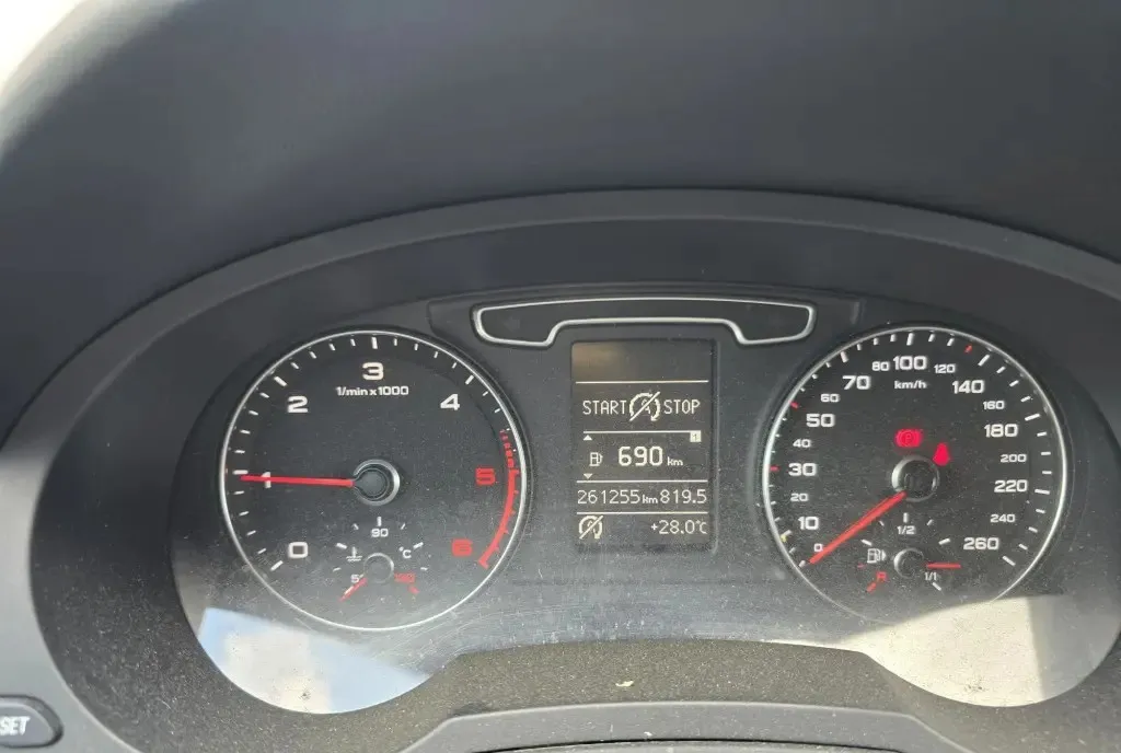AUDI Q3 2 0 10 999 eur