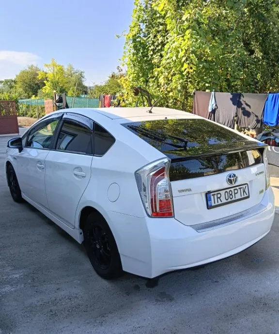 Toyota prius consum redus 8 500 eur