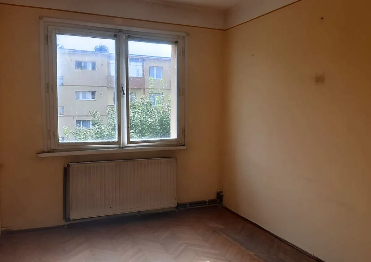 Brasov Apartament 2 camere etaj intermediar foarte aproape de piata Astra