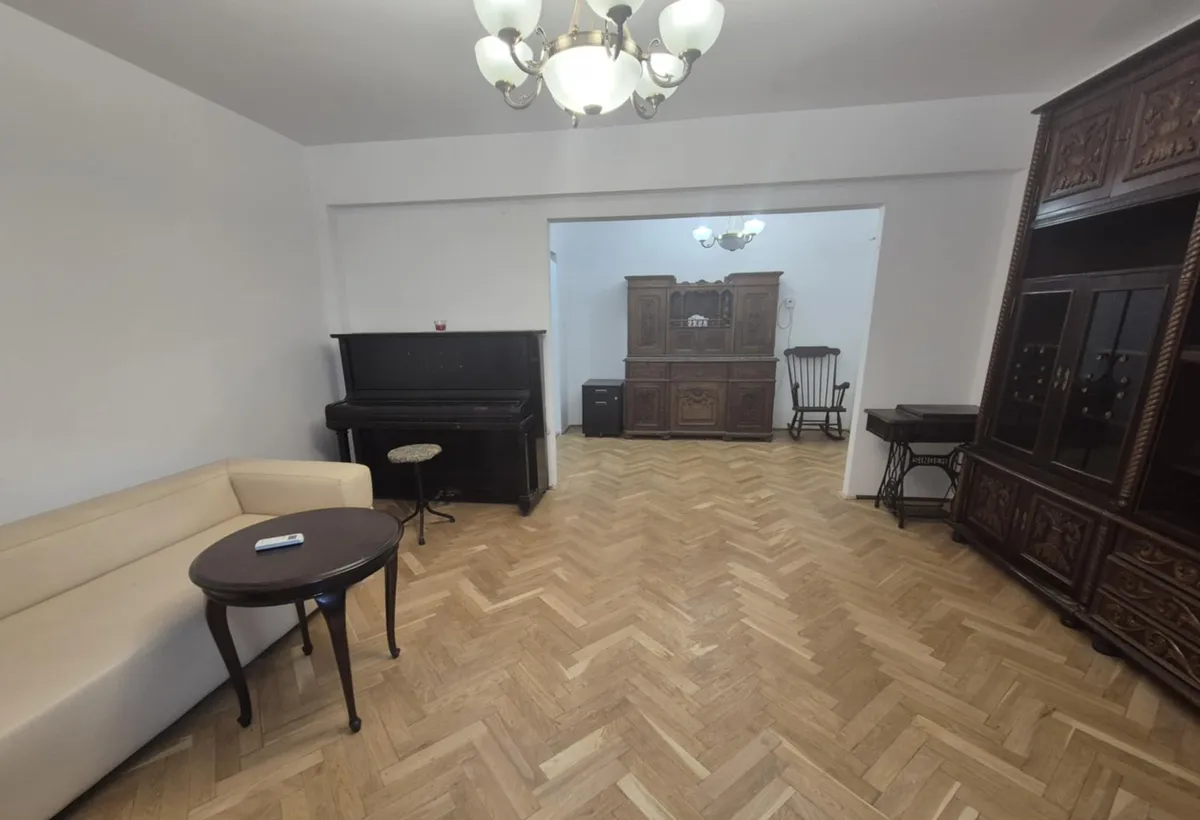 Calea Victoriei rond Sfintii Voievozi