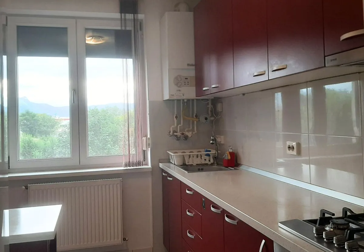 Brasov apartament renovat 2 camere boxa 7 mp vedere superba spre Tampa