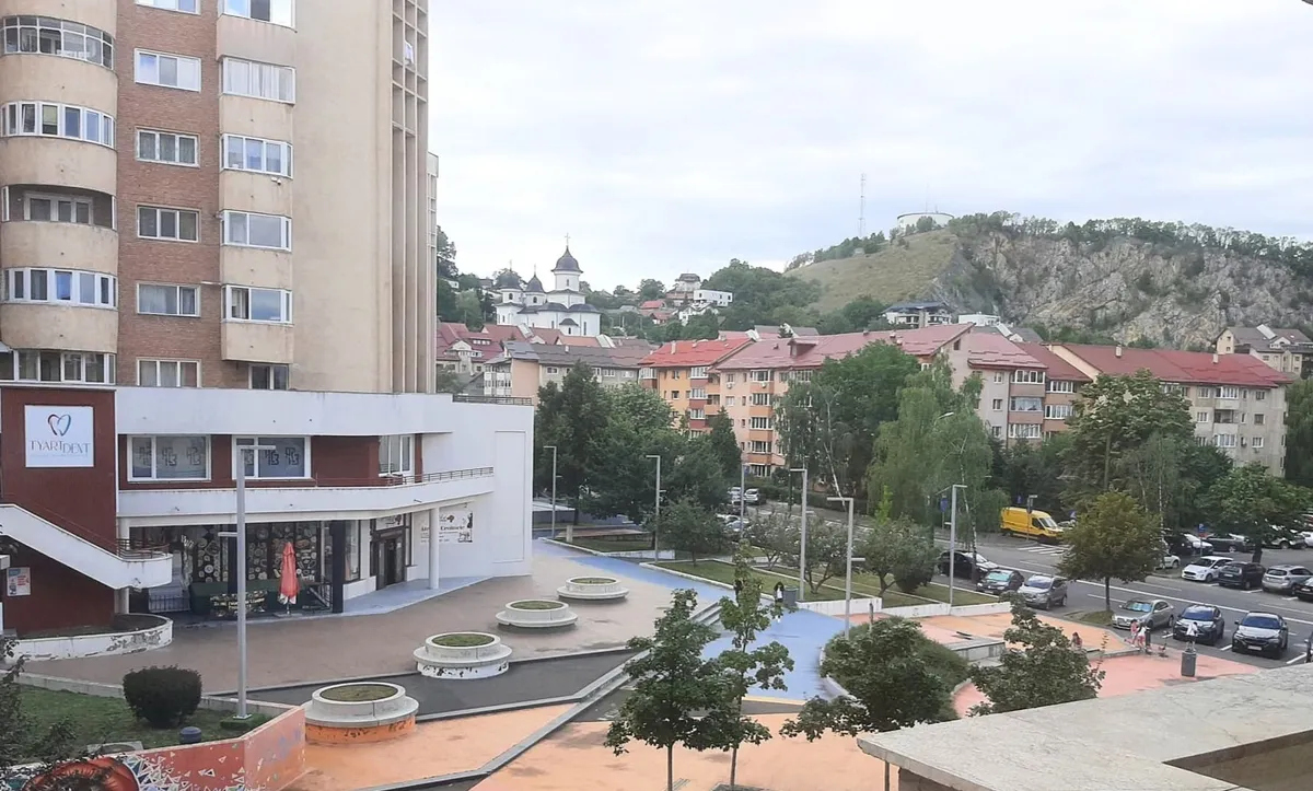Brasov Vanzare 3 camere complet renovat zona pietonala Racadau