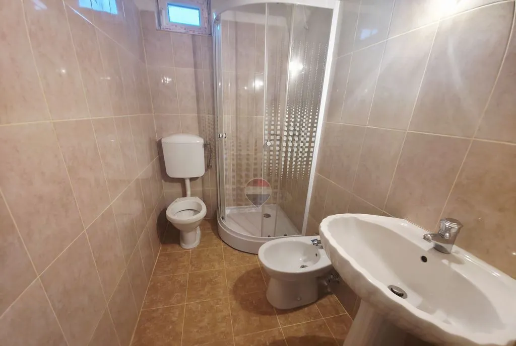 Apartament 3 camere Savinesti Semifinisat