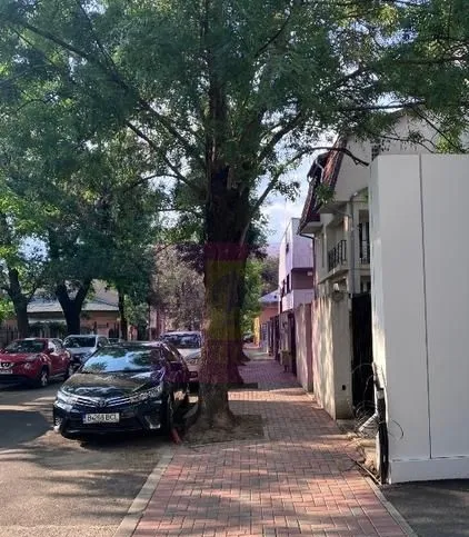 Vanzare apartament 3 camere Piata Alba Iulia adiacent cu parcare