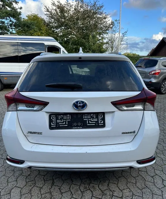 Toyota Auris hybrid 81 000 km 10 800 eur