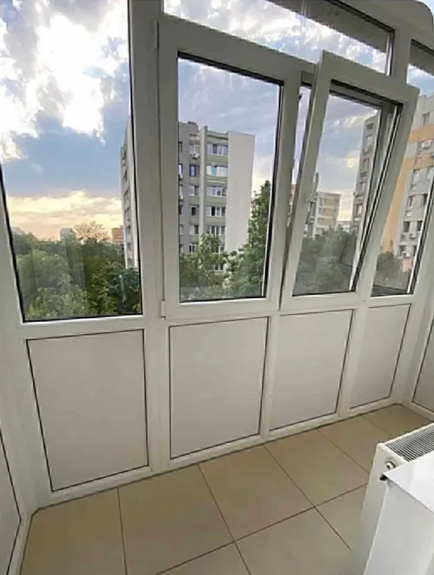 Titan 5 minute metrou chiar la piata Minis