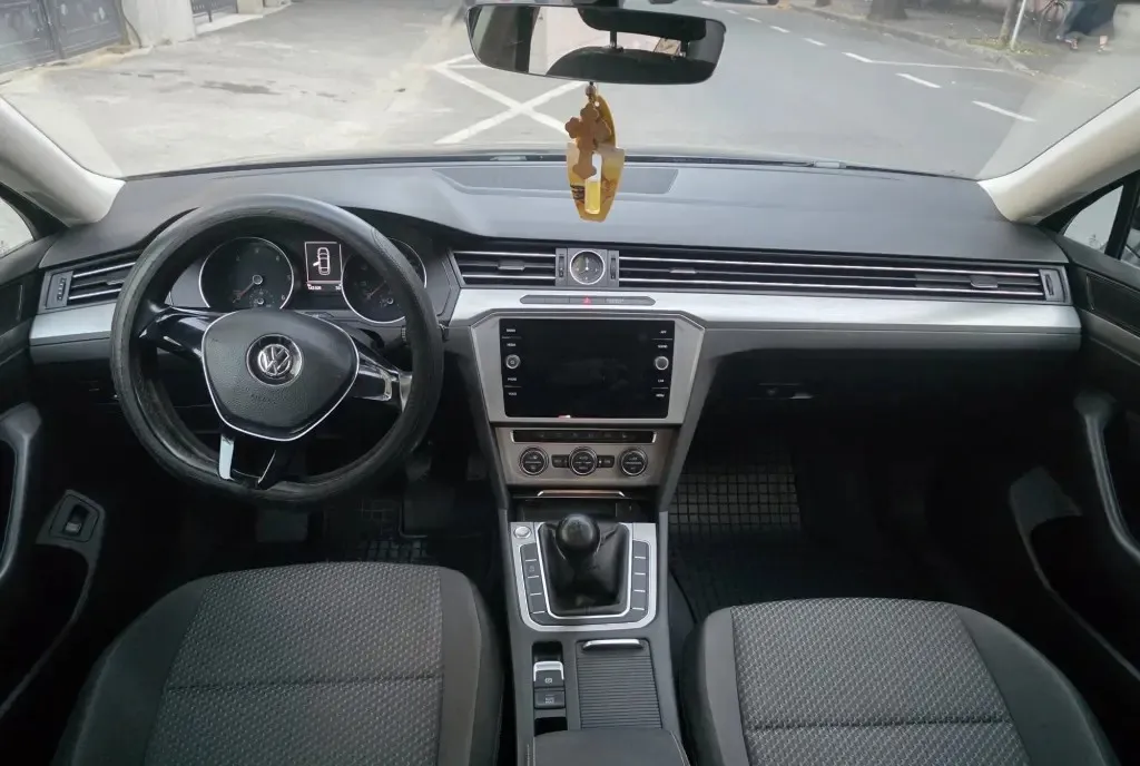VW Passat B8 1 6 TDI-2018-143 000 km-Navi mare-Manuala 11 300 eur