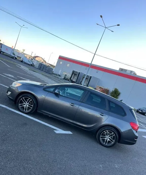 Opel Astra j 2011 14 000 lei