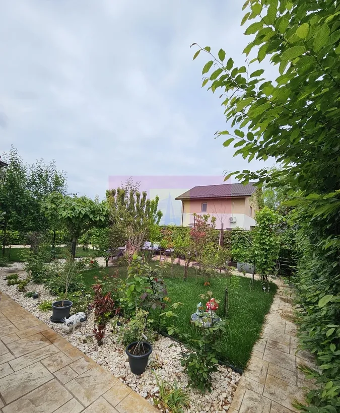 Sabareni casa 2019 P 1 pod renovata curte amenajata aproape de padure