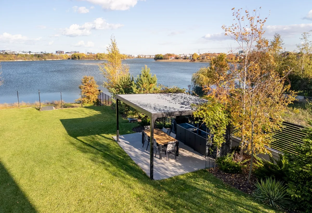 Smart Home nZEB spectaculoasa Bucuresti Sector 1 cu deschidere lac teren 2000mp