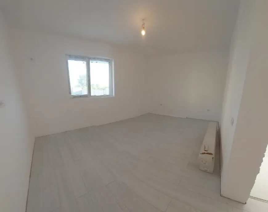 Apartament decomandat cu bucatarie inchisa si curte proprie 40 mp