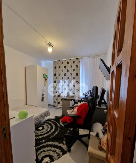 Apartament 3 camere de vanzare - Micro 6 Str Moldovei