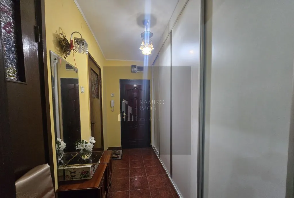 Apartament 3 camere/ etaj 2 Piata Rahova bloc 4 etaje/