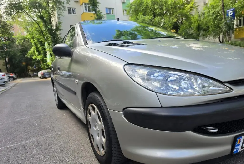 Peugeot 206 Benzina 1 4 An 2006 Hatchback 5 usi Stare buna Proprietar 1 200 eur