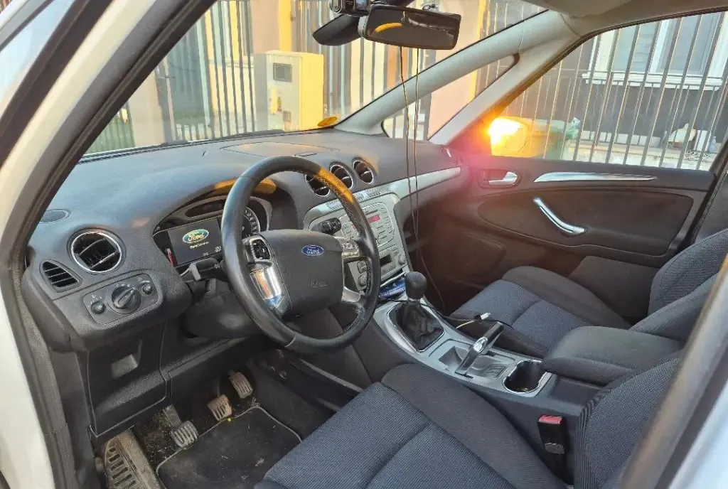 Ford S-Max 4 550 eur