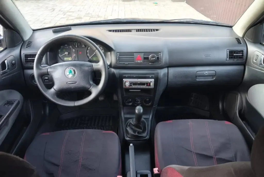 Skoda Octavia Tour 1 6 MPI 13 000 lei