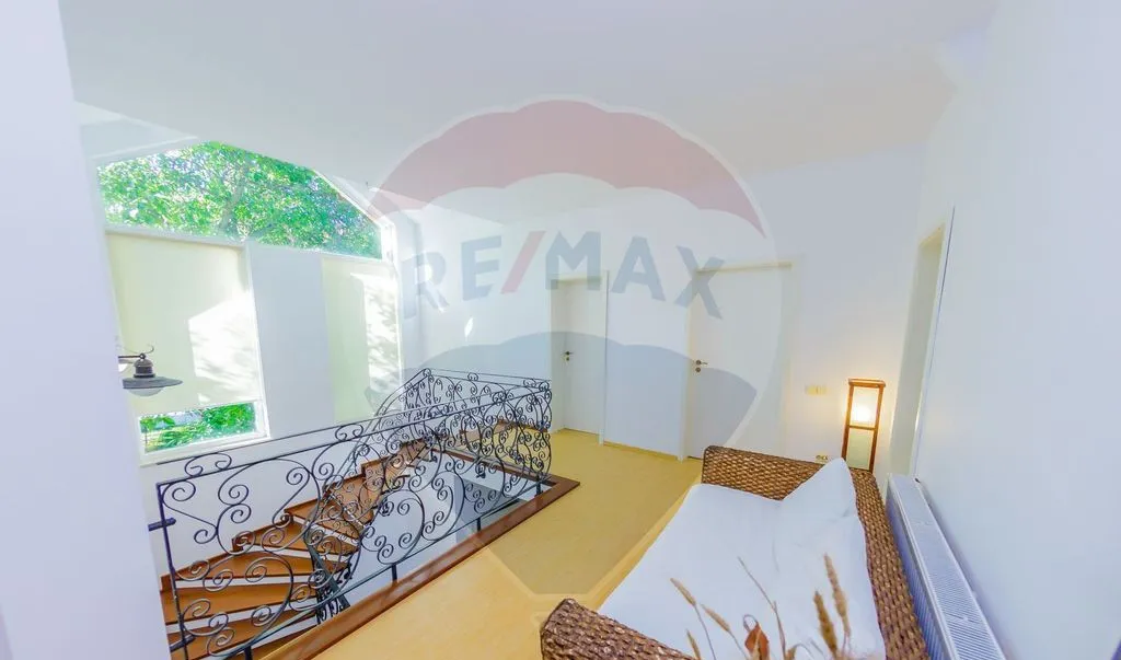 Casa eleganta in zona exclusivista cu priveliste d