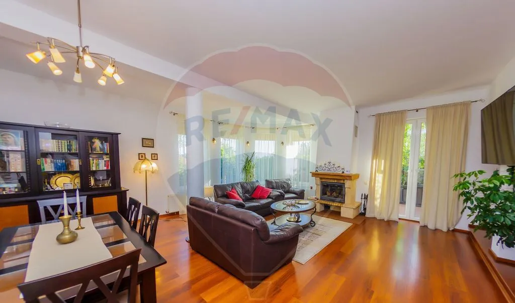 Casa eleganta in zona exclusivista cu priveliste d