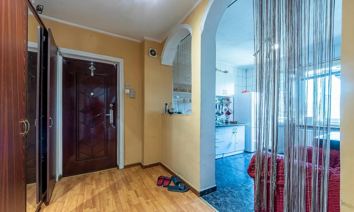 Piata Sudului spitalul Bagdasar 3 camere decomandat loc adp