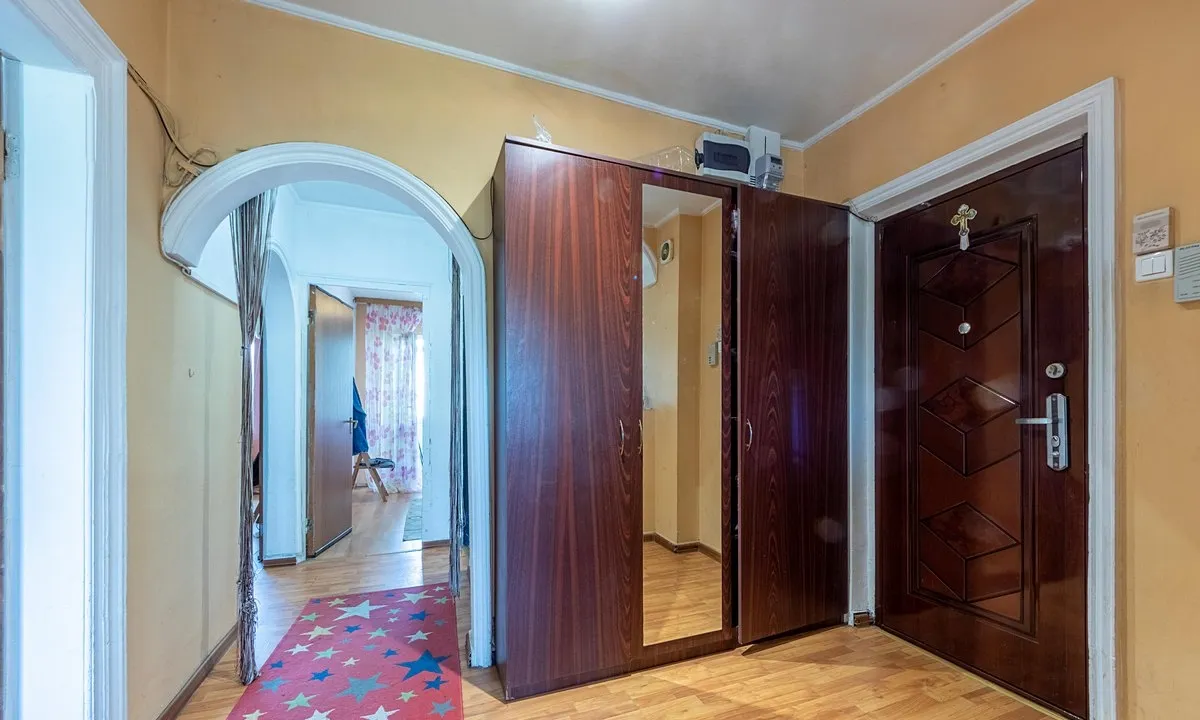Piata Sudului spitalul Bagdasar 3 camere decomandat loc adp
