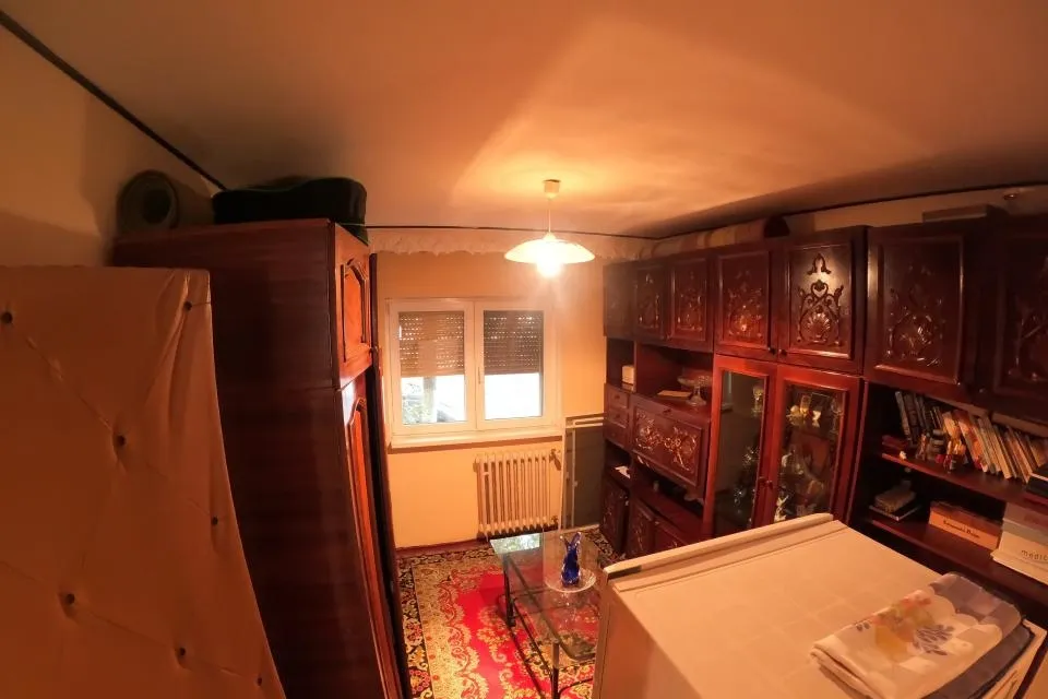 Giurgiu apartament 4 camere decomandat 88 mp parter 3 bai zona semicentrala