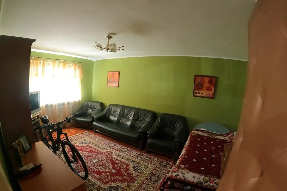 Giurgiu apartament 4 camere decomandat 88 mp parter 3 bai zona semicentrala
