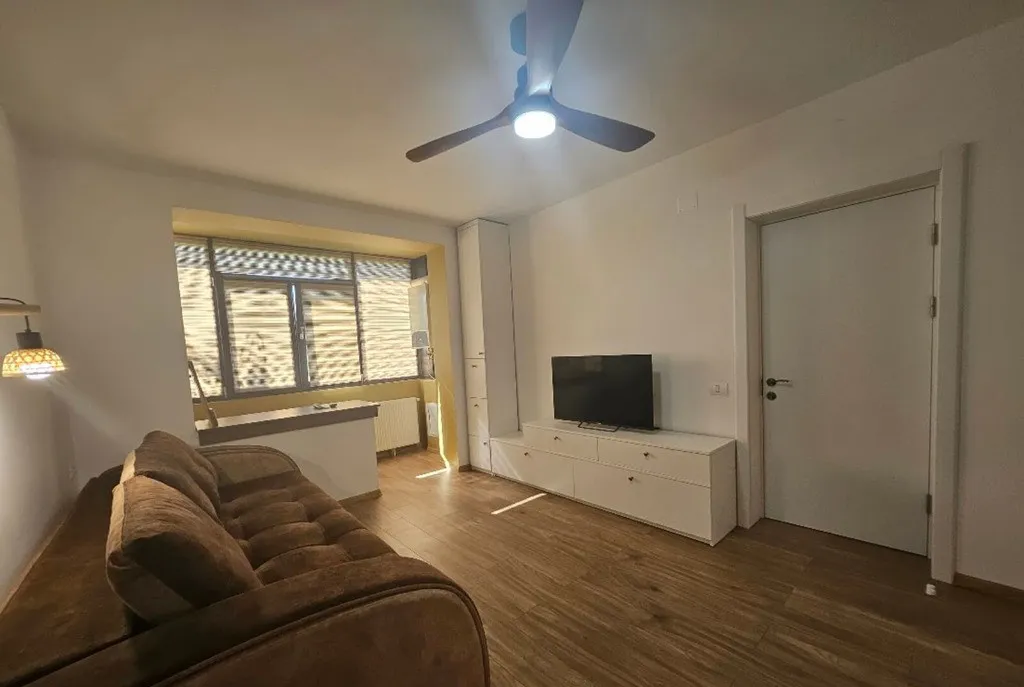 Ap 3 cam Craiovei renovat mobilat 105000 euro