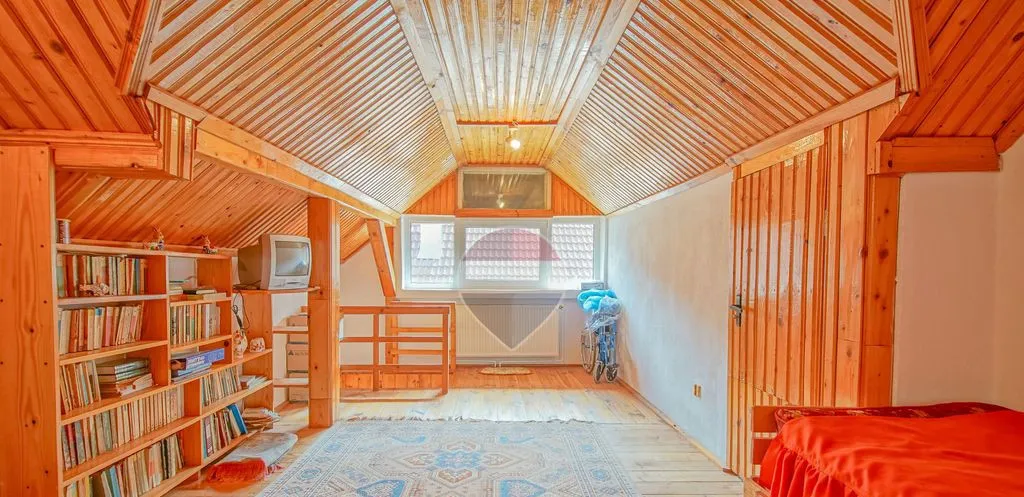 Casa de vanzare cu teren 1555 mp