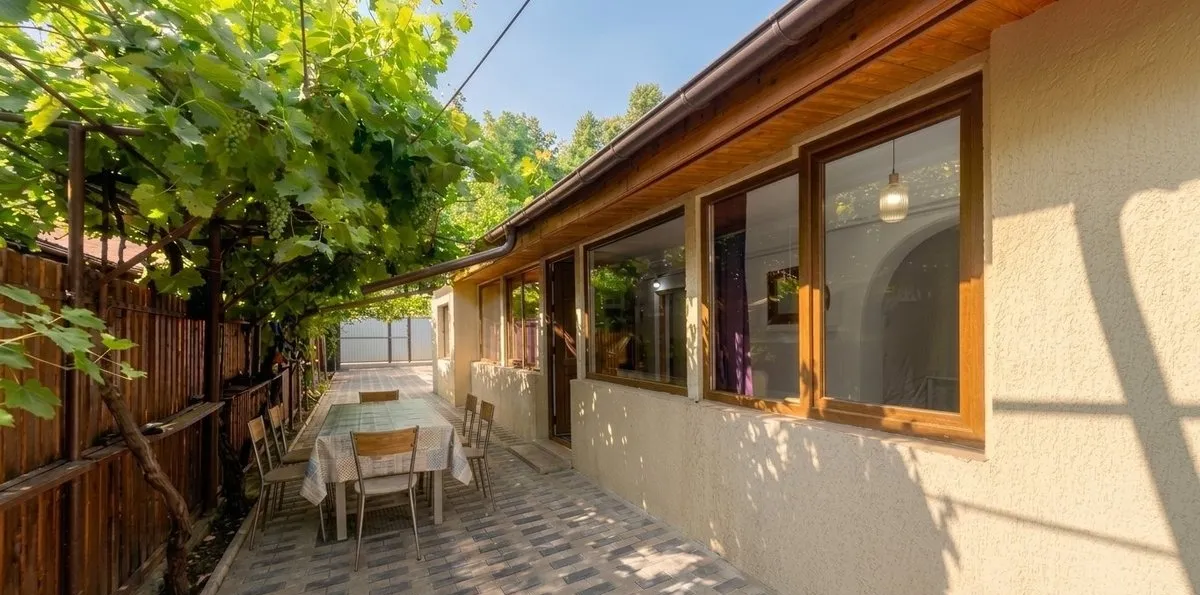 Sectorul 1 Casa 3 camere 2 min Metrou Laminorului Teren 241 mp Renovata complet