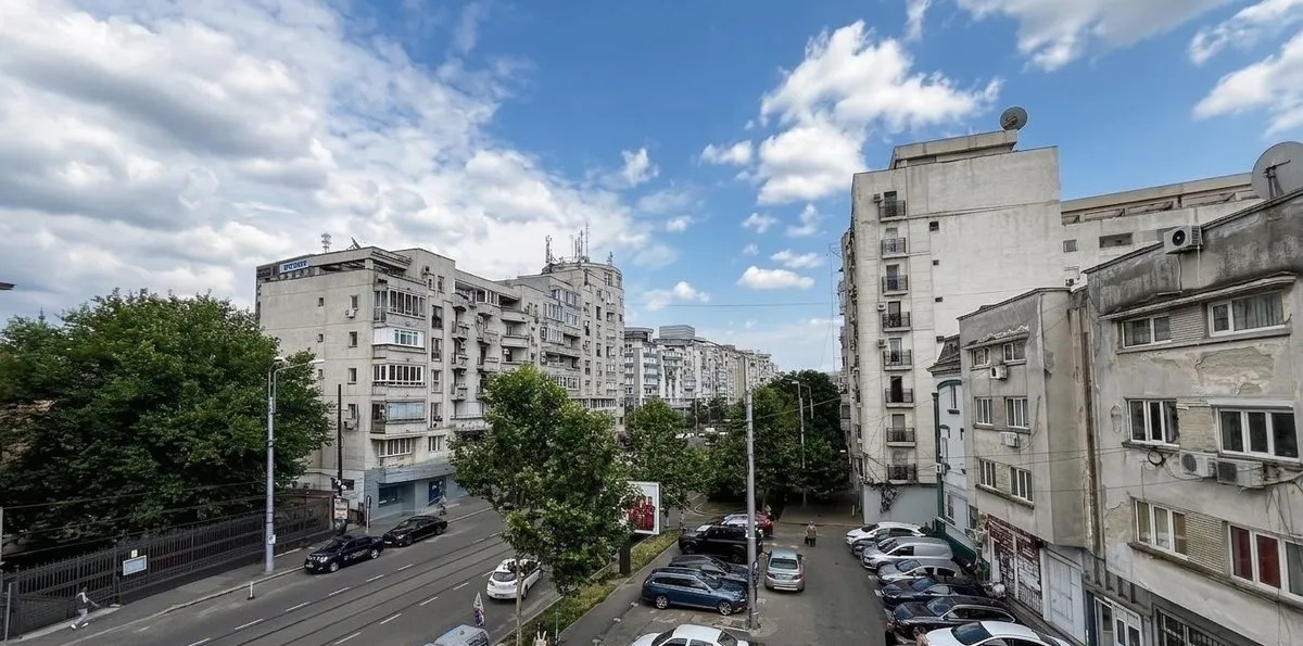 Piata Unirii Metrou Renovat 94 mp utili 3 camere de inchiriat