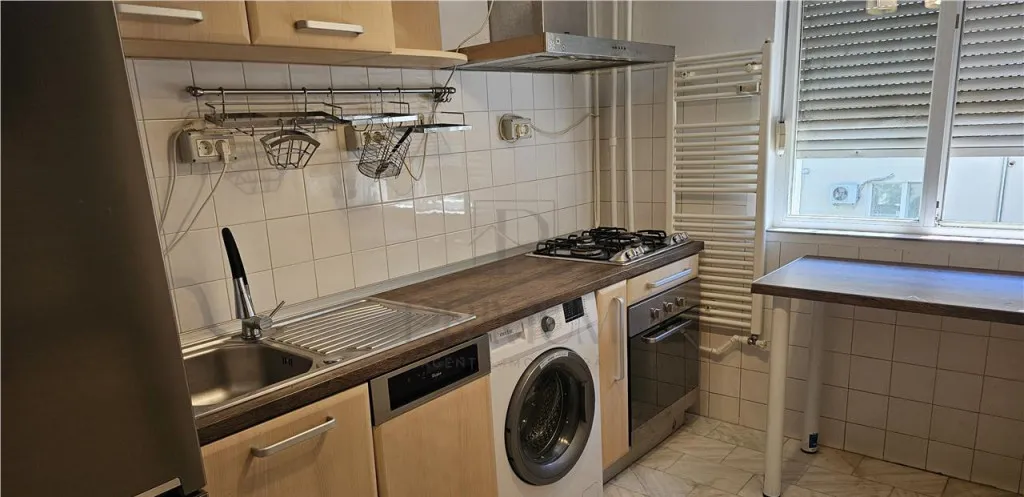 Girocului 3 cam etj 2 anvelopat parchet lemn spati