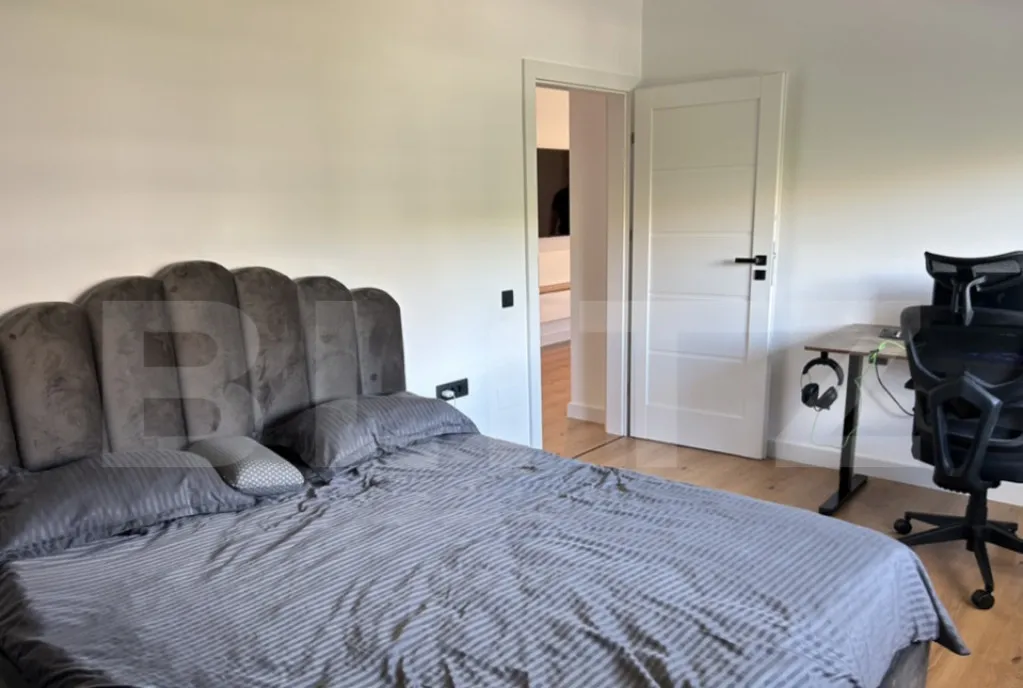 Apartament 4 camere 90 60 mp zona Valea Chintaului