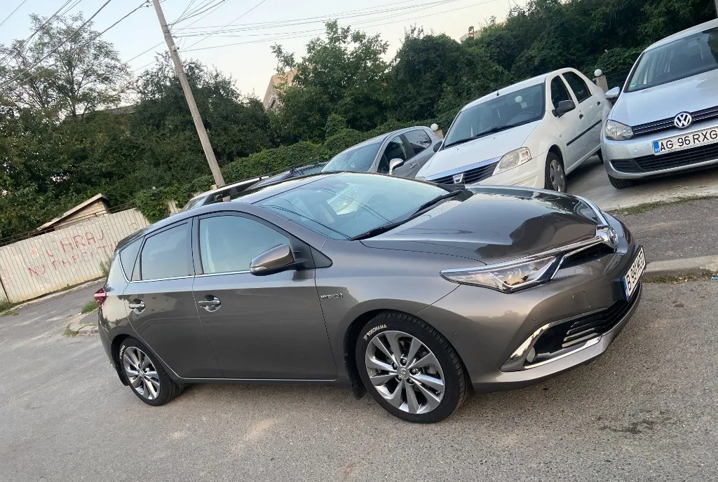 Toyota Auris 1 8l VVT-i Hybrid- 12 850 eur