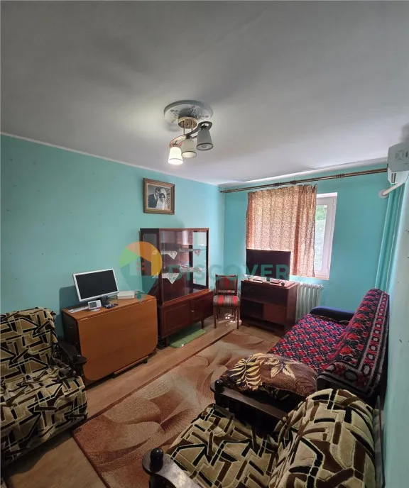 Podu ros 2 camere etaj 1 langa scoala 23 pret 88000 euro