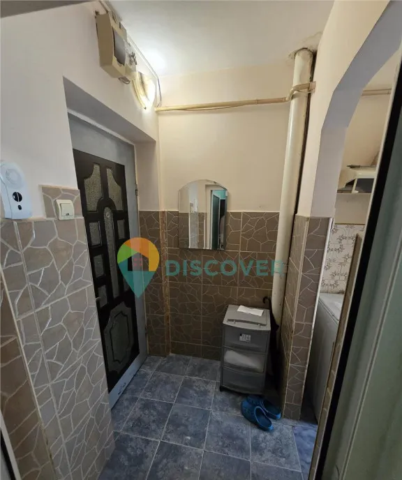 Podu ros 2 camere etaj 1 langa scoala 23 pret 88000 euro